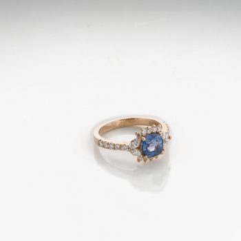 Anello in oro rosa zaffiro ceylon taglio cuscino e diamanti